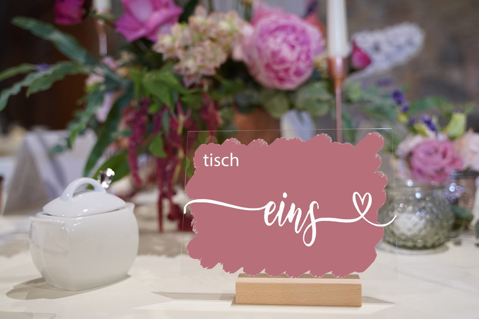 Aufkleber für Tischnummern - Mit selbstklebendem Schriftzug Deine Tischnummern zur Hochzeit selber