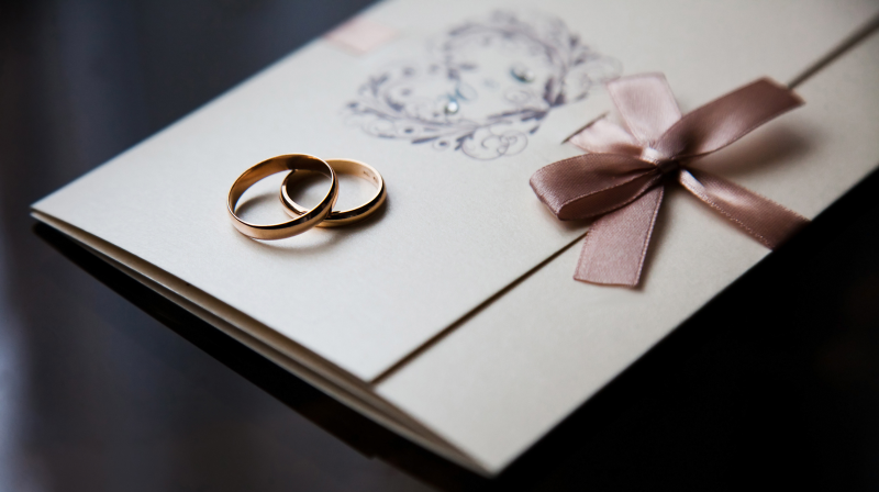 Budgetfreundliche DIY-Hochzeitseinladungen: Tipps und Ideen