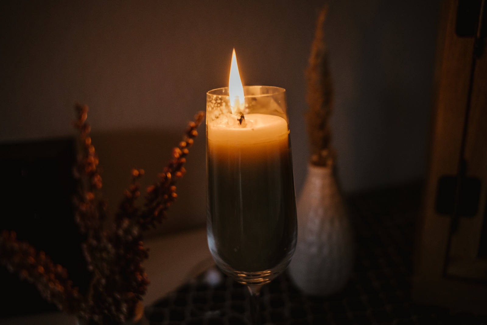 handgemachte Kerze im Sektglas 3