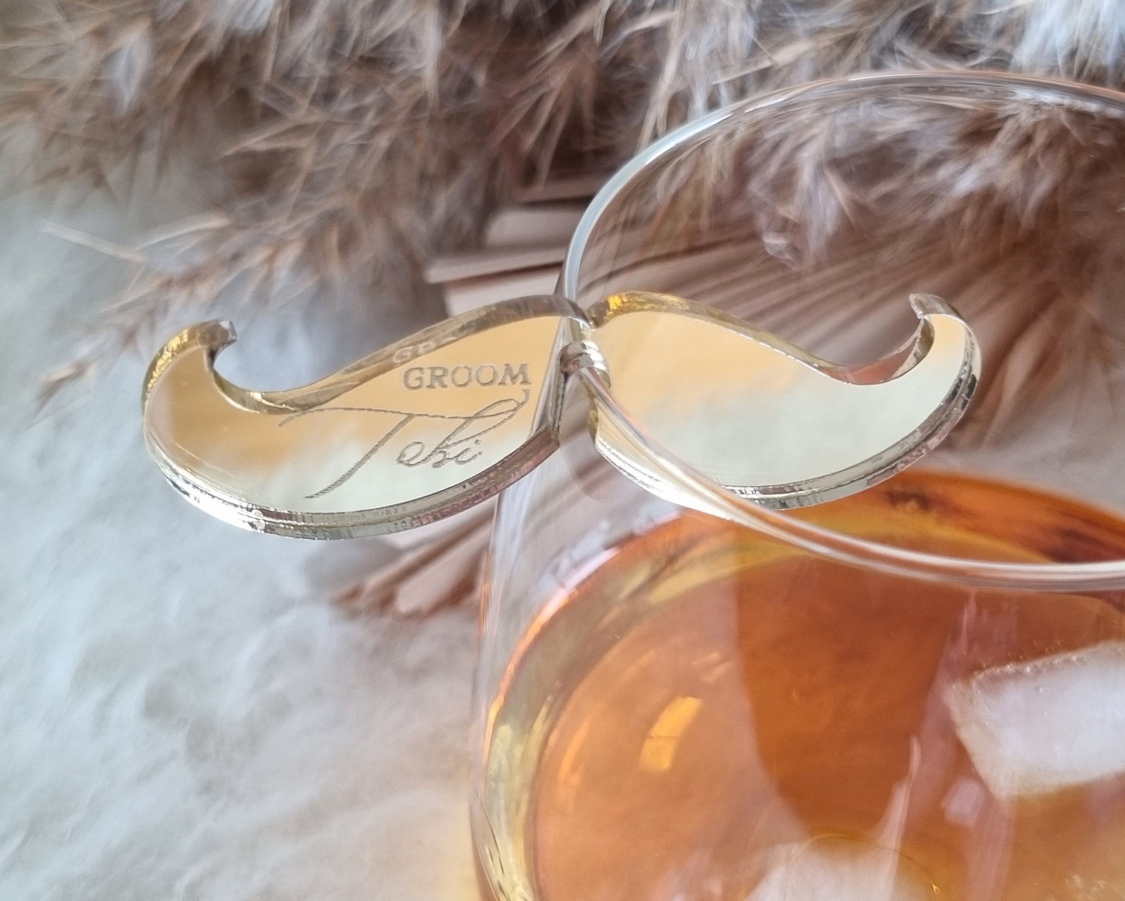 personalisierte Glasanhänger für Whiskeyglas | Rumglas aus Spiegelacryl 4