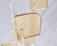 personalisierbare &amp; edle Glasmarkierer aus Spiegelacryl für Deine perfekte Hochzeitsfeier 11