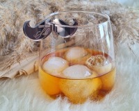 personalisierte Glasanhänger für Whiskeyglas | Rumglas aus Spiegelacryl 2