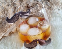 personalisierte Glasanhänger für Whiskeyglas | Rumglas aus Spiegelacryl 3