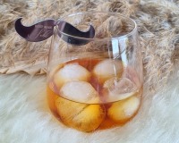 personalisierte Glasanhänger für Whiskeyglas | Rumglas aus Spiegelacryl