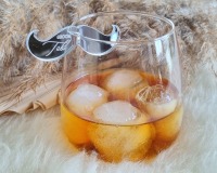 personalisierte Glasanhänger für Whiskeyglas | Rumglas aus Spiegelacryl 7