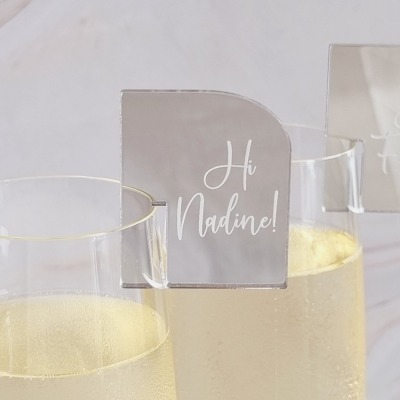 personalisierbare &amp; edle Glasmarkierer aus Spiegelacryl für Deine perfekte Hochzeitsfeier - in