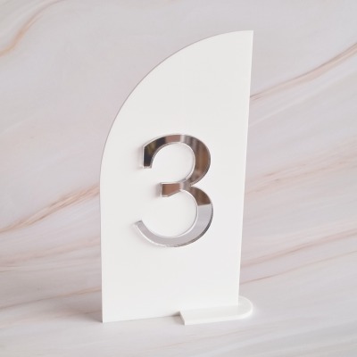 Hochwertige Tischnummer für stilvolle Hochzeitsdekoration - Schlichtes und modernes Design - aus Ac