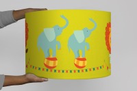 Lampenschirm Kinderzimmer Kinderlampe Löwe Bär Elefant Zirkus Akrobaten Seiltänzer gelb 3