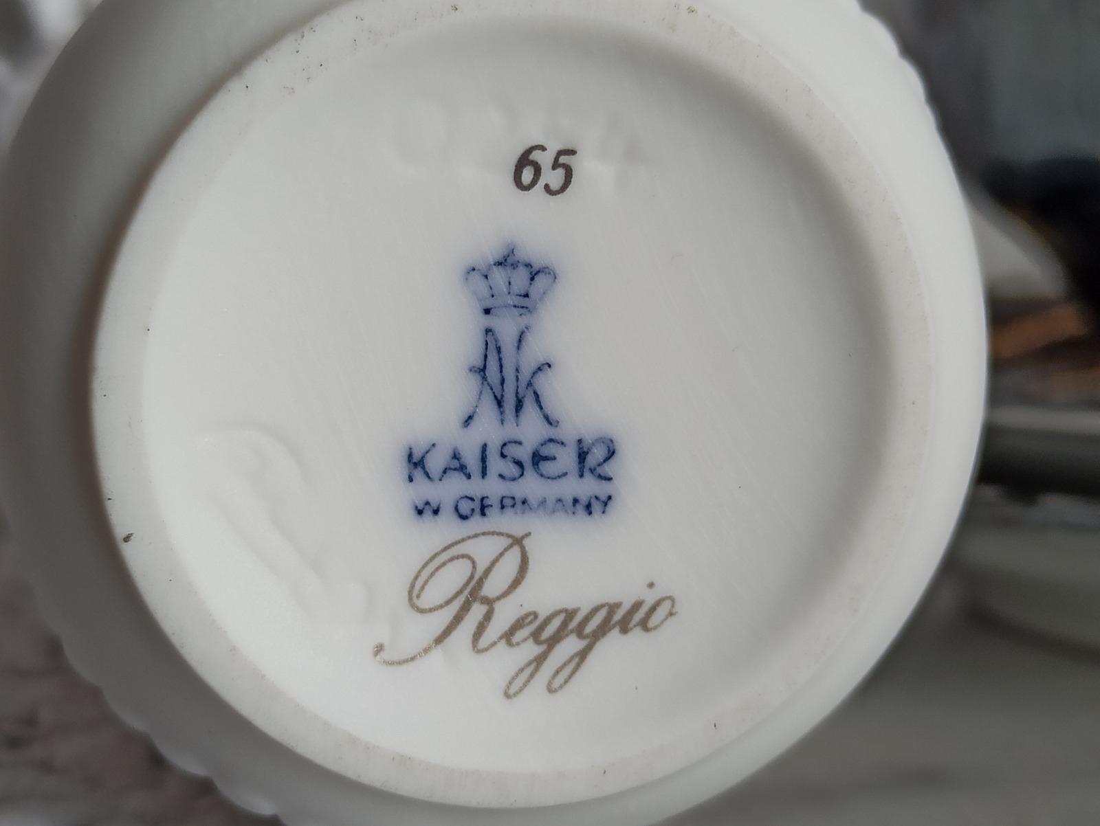 Kleine Vase 10 cm / Biskuitporzellan / weißes Biskuite Porzellan / AK Kaiser Vase / Design 0245 by