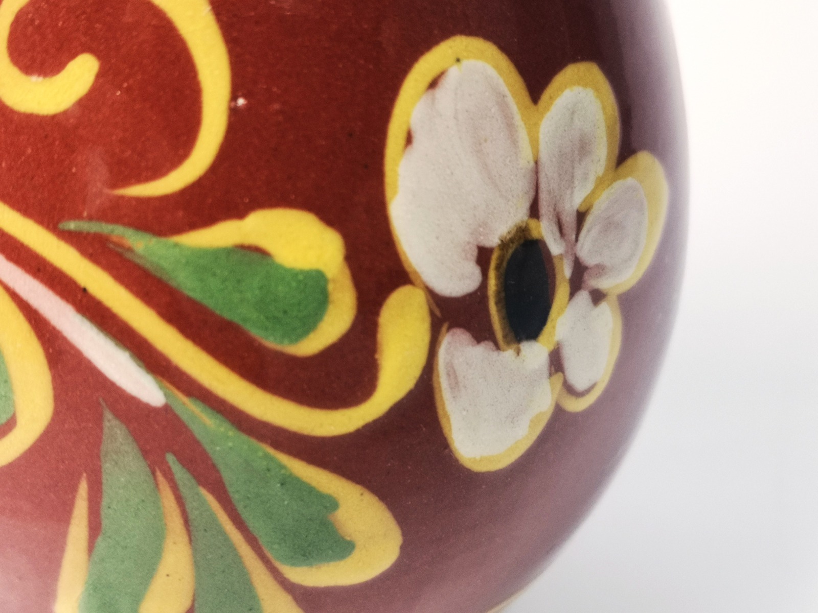 Vintage Keramikvase mit Bauernmalerei 4