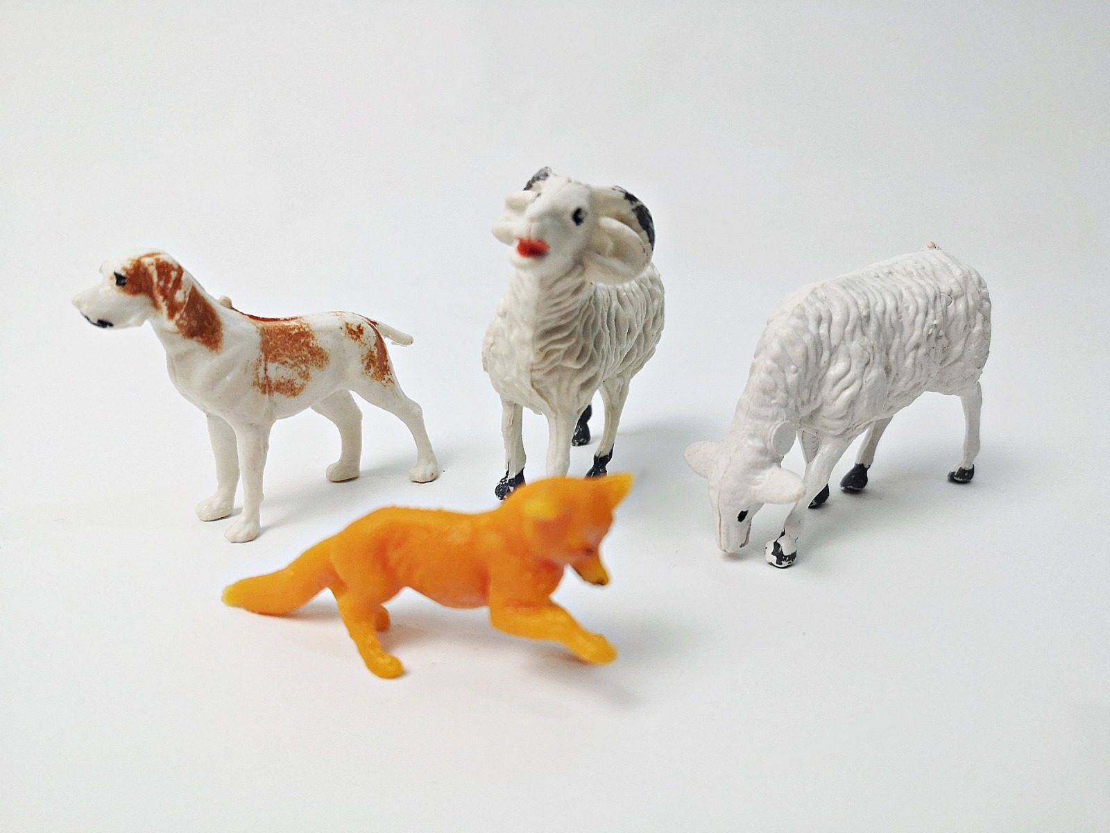 4 kleine Tiere aus Hartgummi / DDR Spielzeug