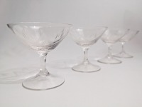 4 Schnapsgläser aus geschliffenem Glas