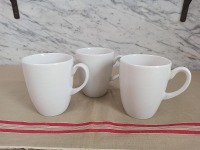 3 weiße Kaffeebecher