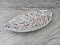 Schale aus Keramik in Blattform