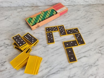DDR Domino Spiel - Legespiel mit Dominosteinen