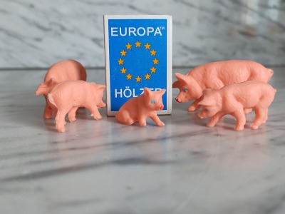 5 kleine Schweine - Tiere aus Hartgummi / DDR Spielzeug
