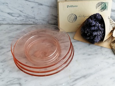 3 kl. Teller aus Rosalin Glas - Pressglas 3 Dessertteller / Glas Rosella pink