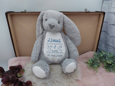 Kuscheltier Hase mit Name und Geburtsdaten I Stofftier personalisiert I grau oder weißI Geschenk