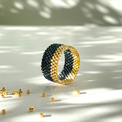 Glasperlen-Ring, Schwarz und Gold - handgefertigt, japanische Miyuki Glasperlen-Ring
