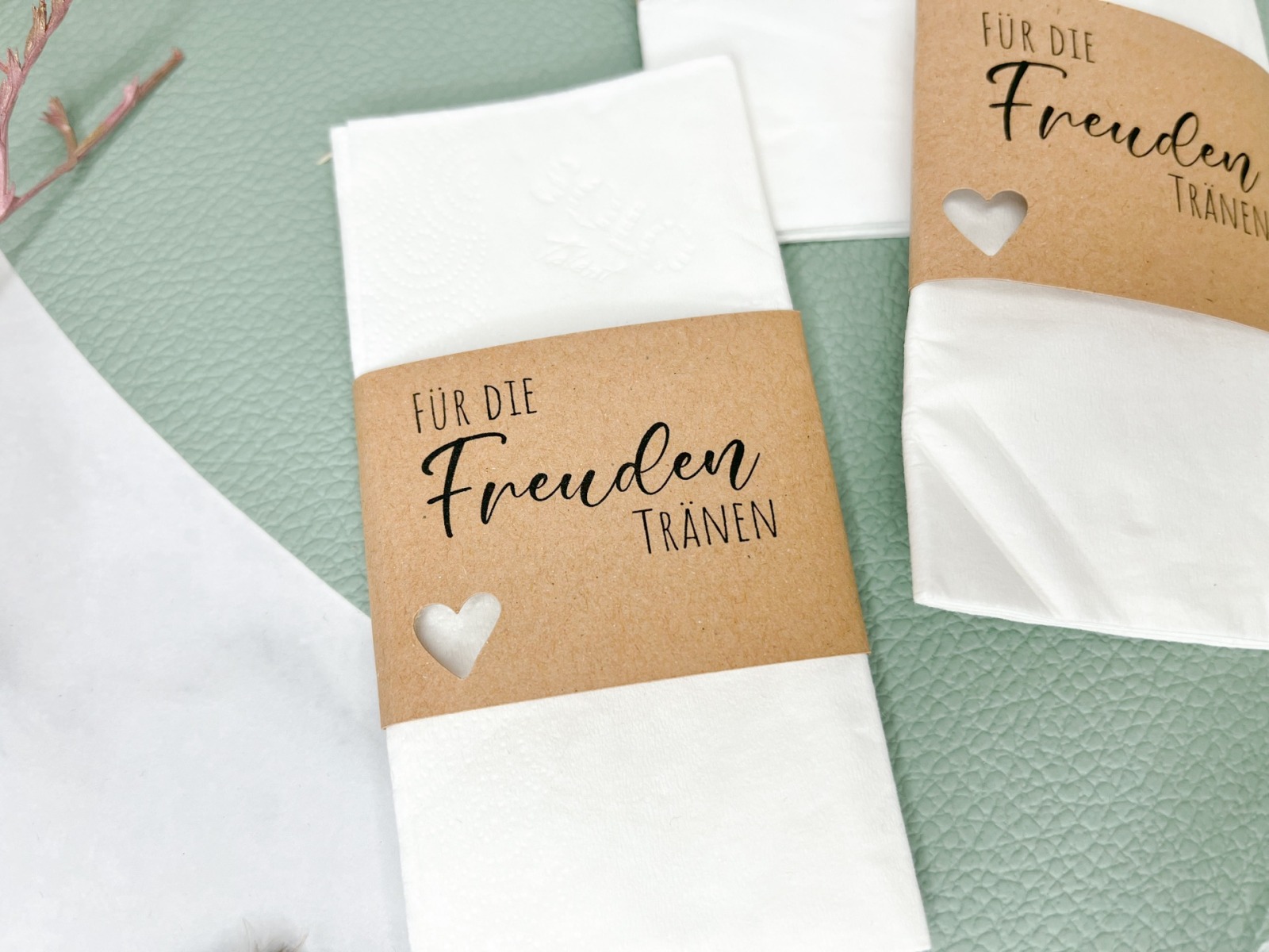 DIY Freudentränen Banderole für Taschentücher aus Kraftpapier mit Herz 3