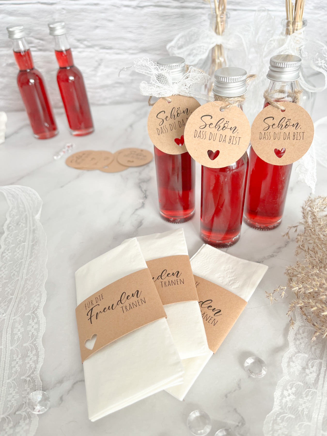 Hochzeitsbundle Gastgeschenke - Hibiskus Rose Sirup &amp; Taschentuch Banderolen für die Freudentränen