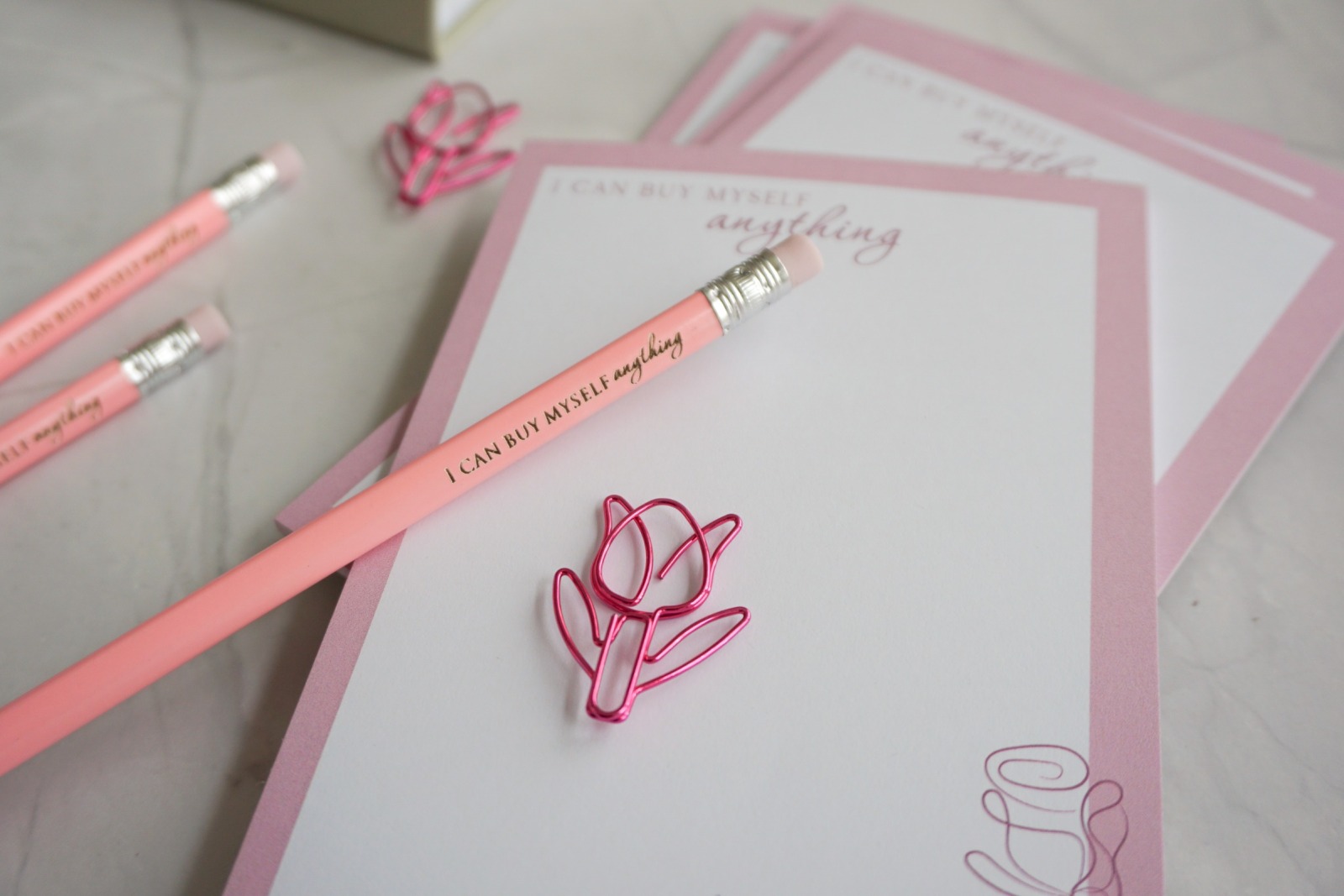 Notizblock mit passendem Stift &amp; hübscher Blumen Büroklammer in rosa und rosegold 2