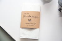 DIY Freudentränen Banderole für Taschentücher aus Kraftpapier mit Herzmotiv