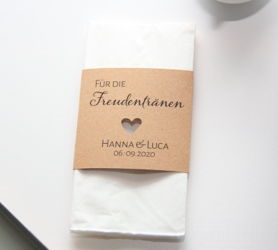 DIY Freudentränen Banderole für Taschentücher aus Kraftpapier mit Herzmotiv - personalisiert