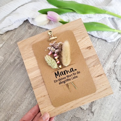 Holzklemmbrett mit Karte, Geschenk zu Muttertag - Muttertagskarte mit Trockenblumen, Kleinigkeit zu