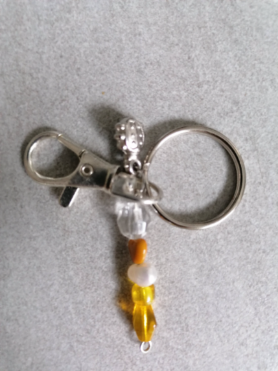 Schlüsselanhänger mit Perlen, Karabiner, und Charm Käfer, silberfarben