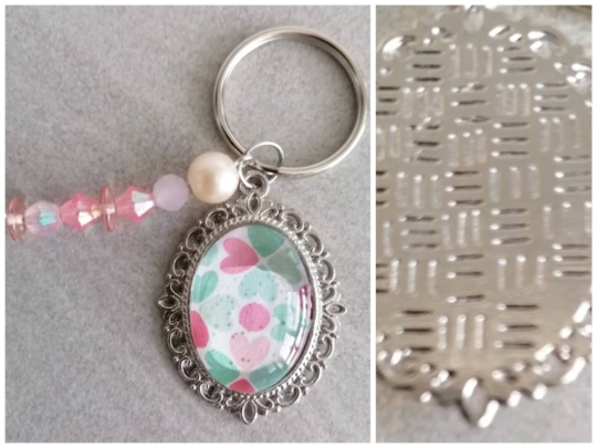 Schlüsselanhänger, mit Perlen und Amulett, silberfarben