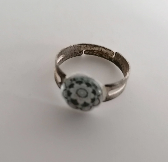 Fingerring Ringgröße 16, hellblau mit Muster