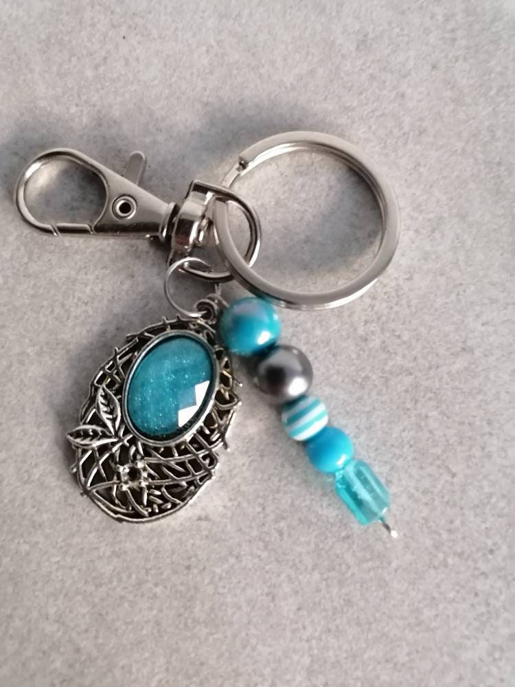 Schlüsselanhänger mit Perlen Karabiner Charm und Amulett silberfarben 6