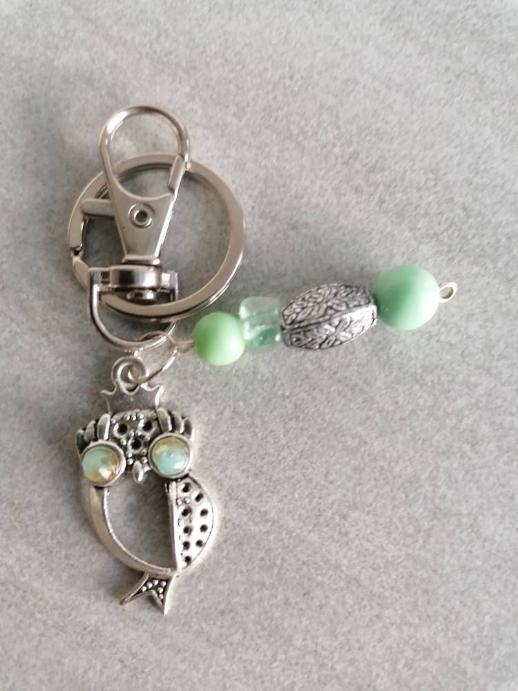Schlüsselanhänger Eule mit Perlen Karabiner und Amulett silberfarben 5