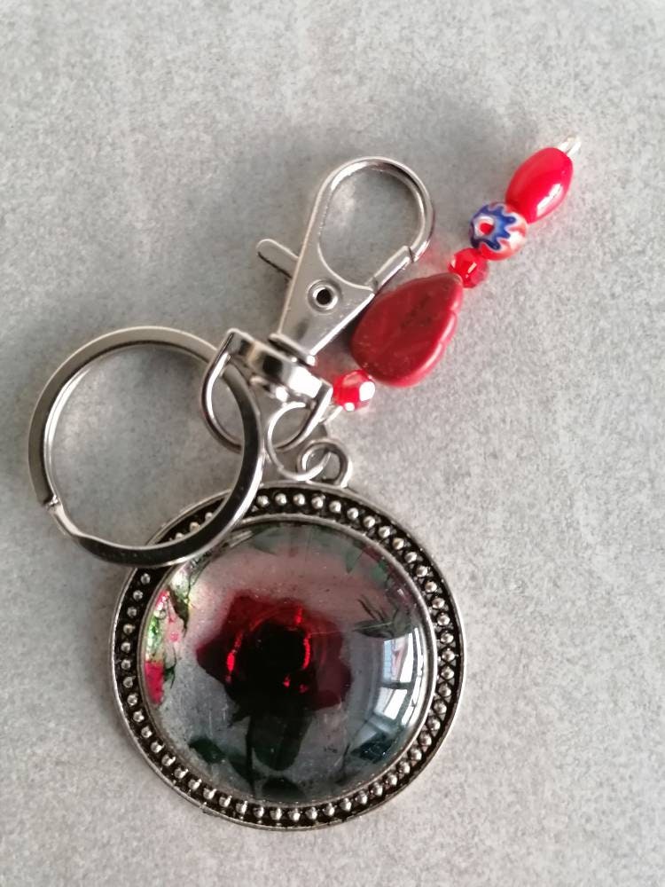 Schlüsselanhänger mit Perlen Karabiner Charm und Amulett silberfarben 5