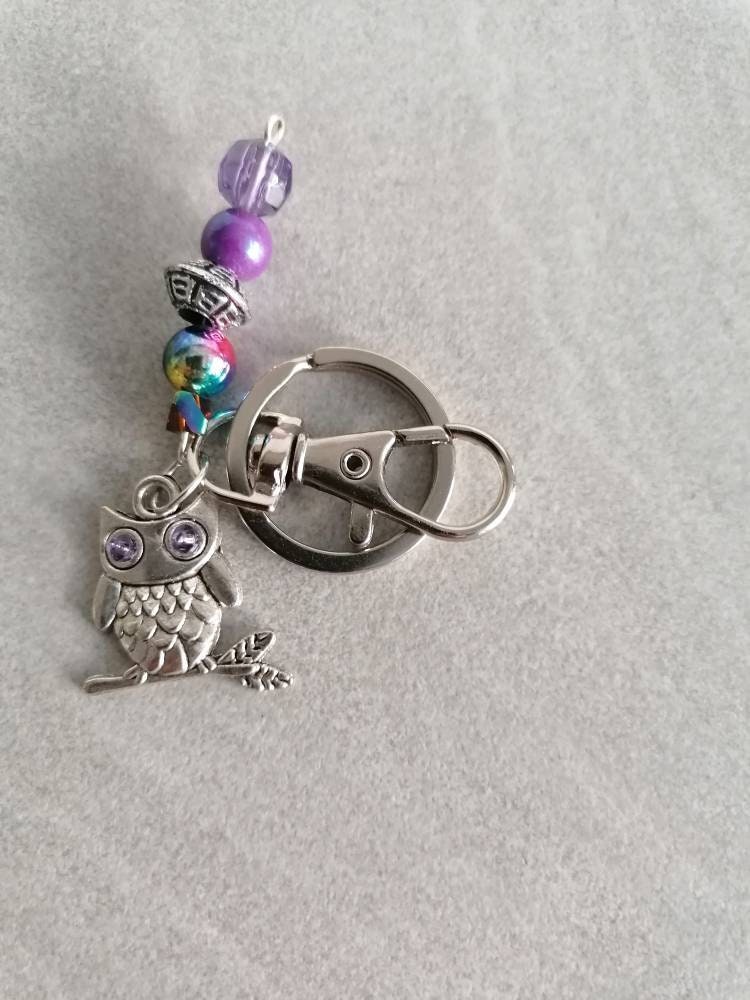 Schlüsselanhänger Eule mit Perlen Karabiner und Amulett silberfarben 3