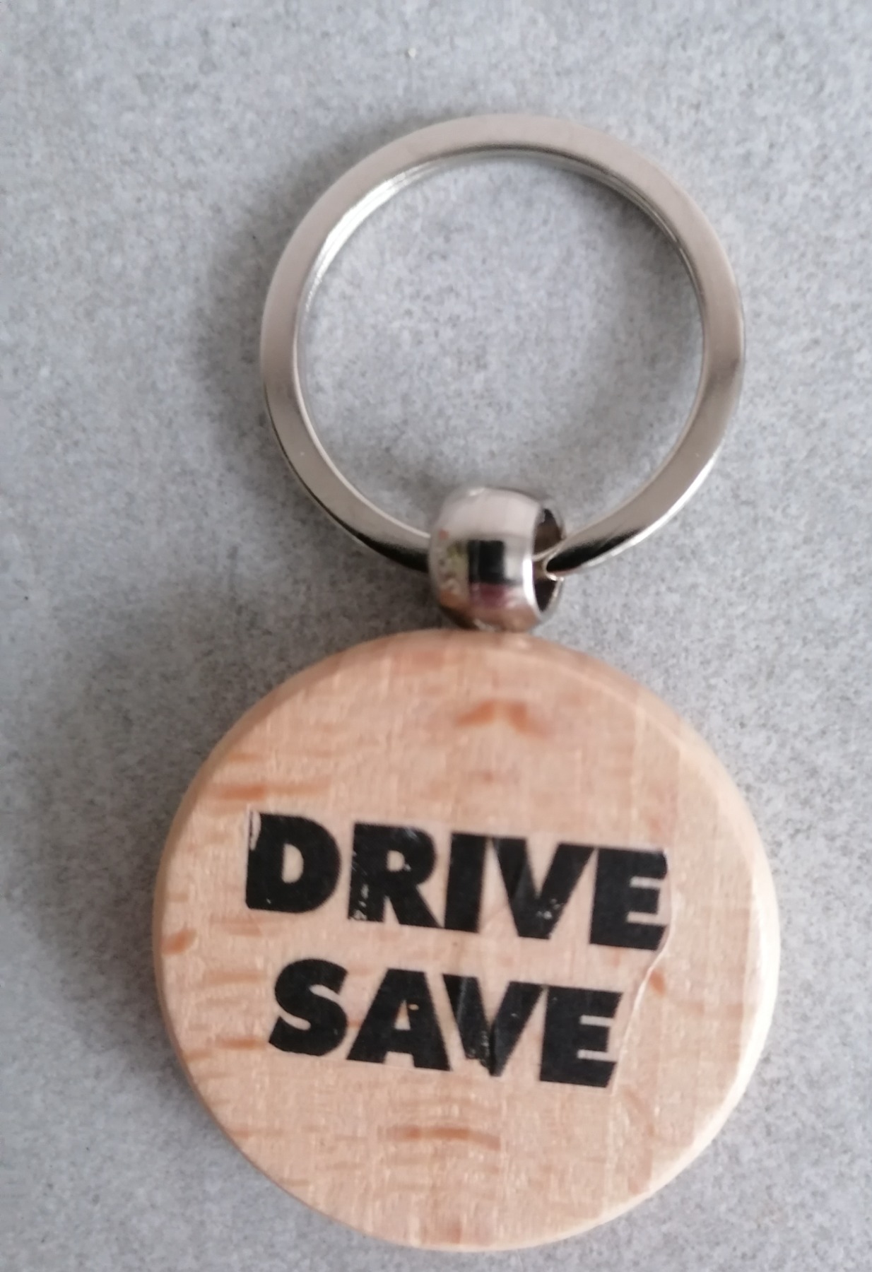 Schlüsselanhänger aus Holz DRIVE SAFE