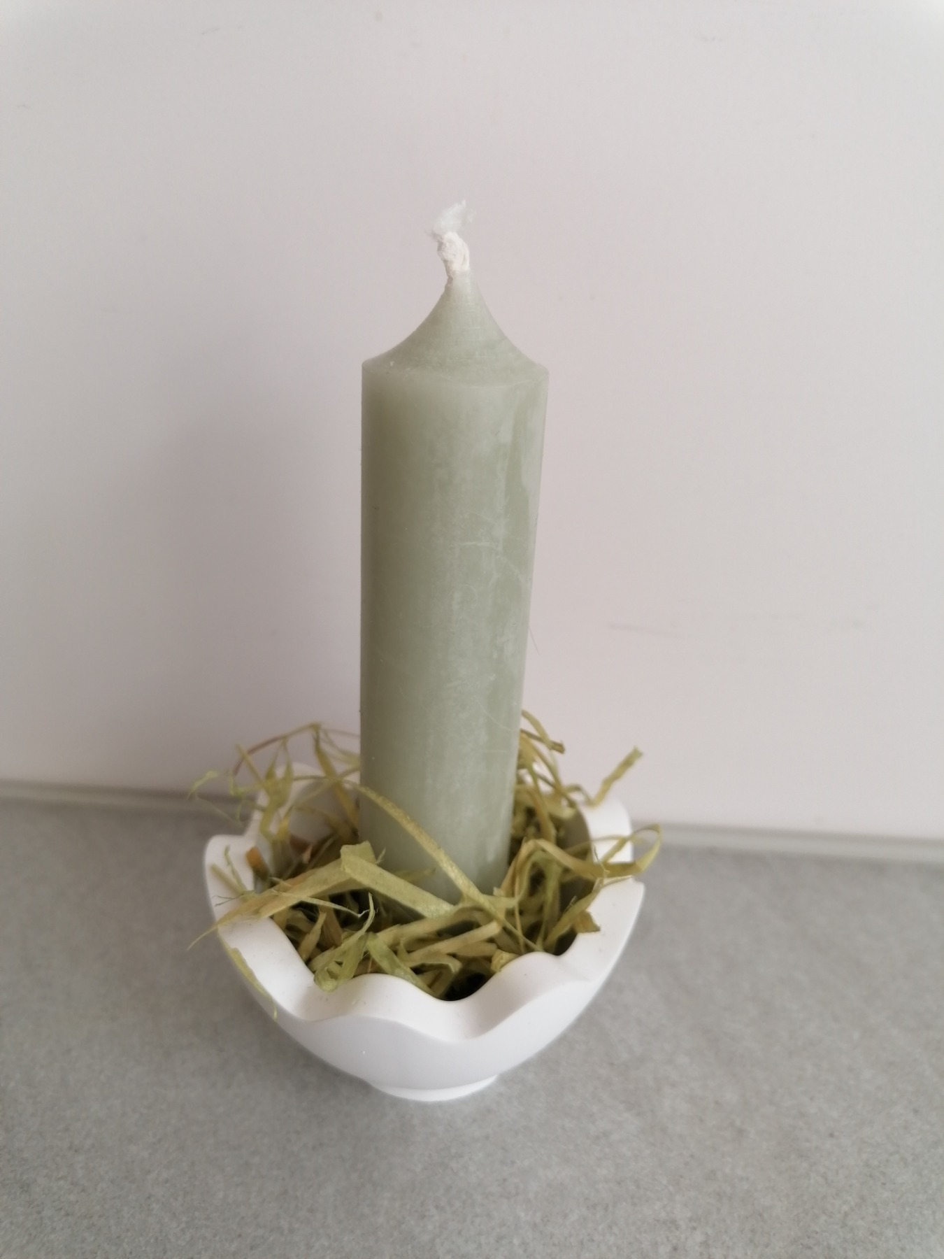 Kerzenständer klein mit Stabkerze Eierschale , aus Keraflott Raysin, Beton 2