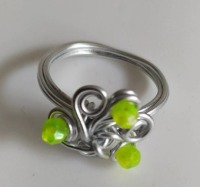 Fingerring Ringgröße 16, mit grünen Steinchen 3