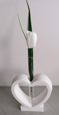 Herz mit Vase und Frühlingsblume Tulpe, aus Keraflott weiß 2