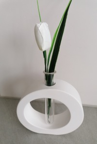 Vase und Frühlingsblume Tulpe, aus Keraflott weiß 4