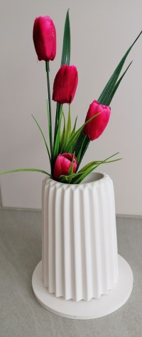 Vase mit Dekotulpen aus Keraflott Keramik 3