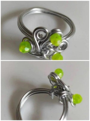 Fingerring Ringgröße 16, mit grünen Steinchen - Fingerring Ringgröße 16, mit grünen Steinchen