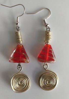 Ohrringe aus Draht mit Perlen rot - Ohrringe aus Draht mit Perlen rot
