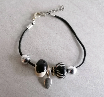 Perlenarmband schwarz-silber verstellbar - Perlenarmband schwarz-silber verstellbar