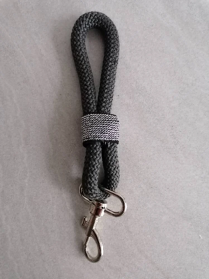 Schlüsselband, aus grauem Segelseil und Glitzerband, 18 cm - Schlüsselband, aus grauem Segelseil