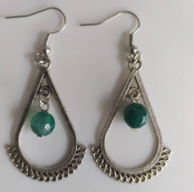 Ohrringe silberfarben grüne Perlen - Ohrringe silberfarben grüne Perlen