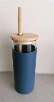 Trinkglas blau mit Deckel und Strohhalm, Bambus - Trinkglas blau mit Deckel und Strohhalm, Bambus
