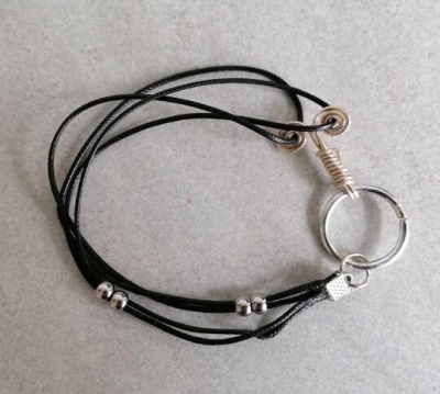 Armband aus schwarzem Lederimitat 18 cm - Armband aus schwarzem Lederimitat 18 cm