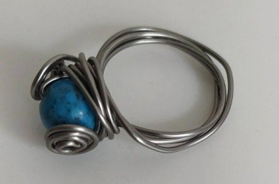 Fingerring mit türkisfarbener Perle, Ringgröße 19,5 - Fingerring mit Perle, Ringgröße 19,5